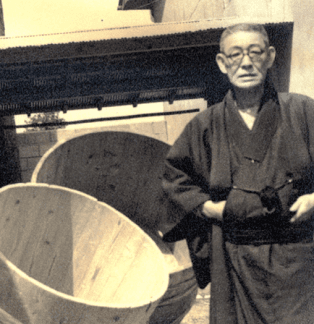 第十代酿酒匠人「北原库三郎」,创立了「山梨铭酿株式会社」,并担任首任董事长,致力于推广营销,并赢得县内最佳的业绩。