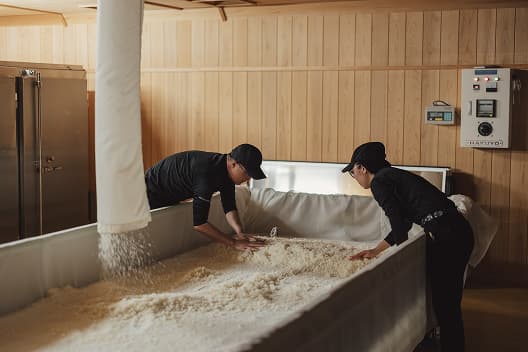 以酒为媒 共鉴共育