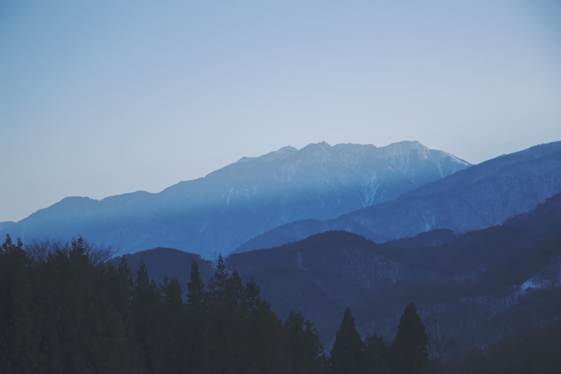 赐予清泉的山岳